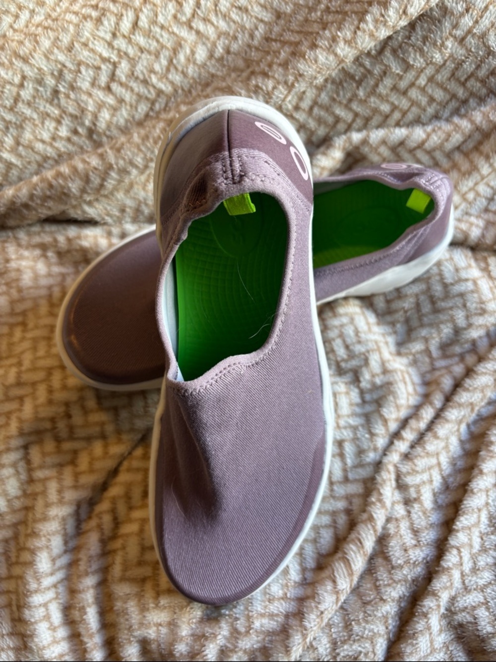 OOFOS Oomg Eezee Low Women's Comfort Athletic Recovery Slip-On Shoes Size 9